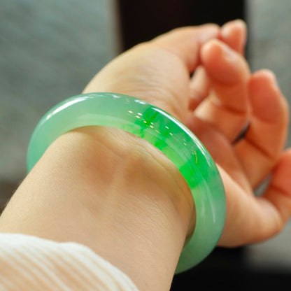 Natural Burmese Jadeite Jade Bracelet Sun Green with White Background Floating Flowers Ice Type